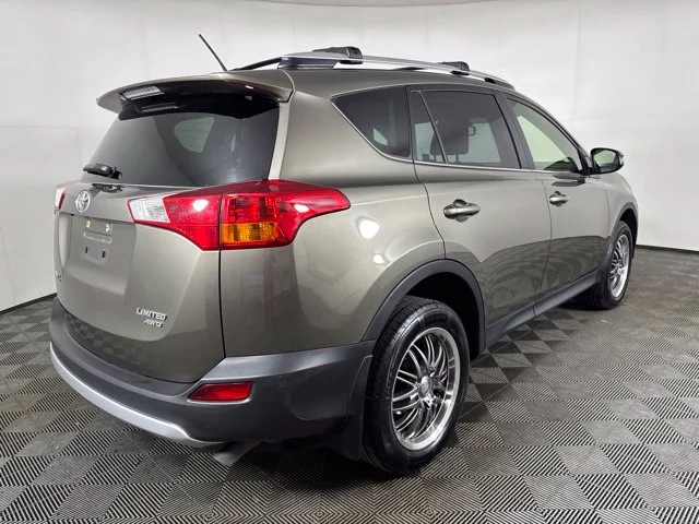 Used 2015 Pyrite Mica Toyota Limited image 3