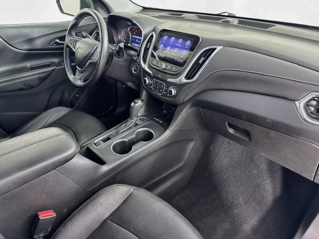 Used 2020 Iridescent Pearl Tricoat Chevrolet Premier image 34