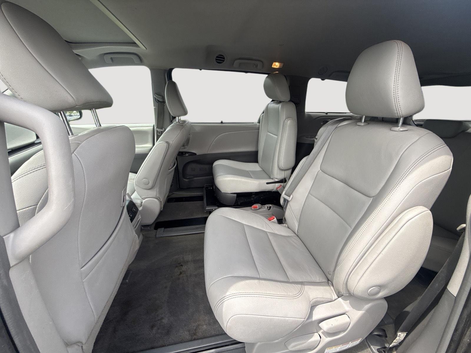 Used 2018 Predawn Gray Mica Toyota XLE image 21