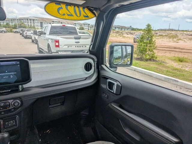2025 Jeep Wrangler 4-Door Sahara - Photo 18