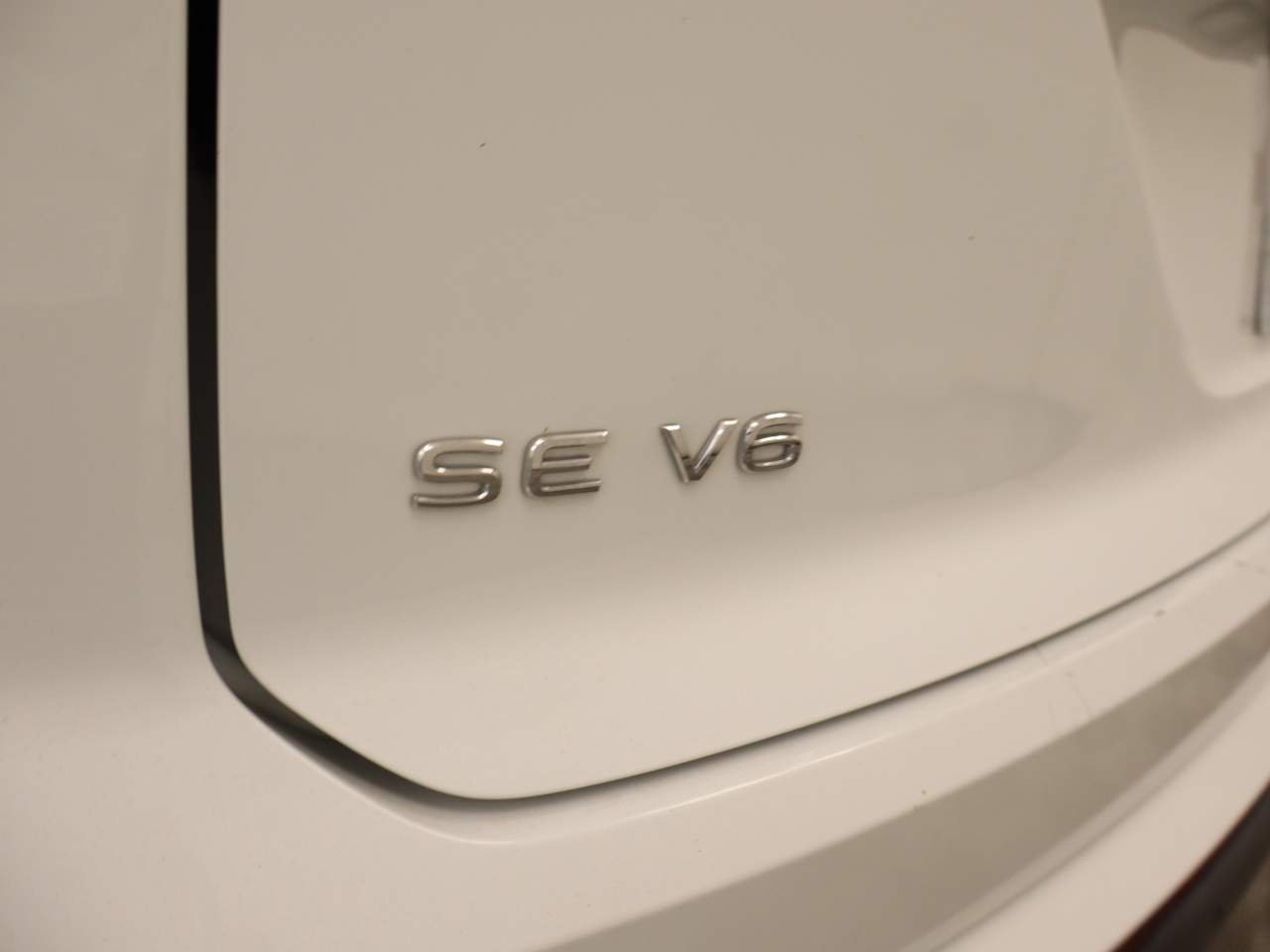 Certified Used 2023 Pure White Volkswagen V6 SE image 22