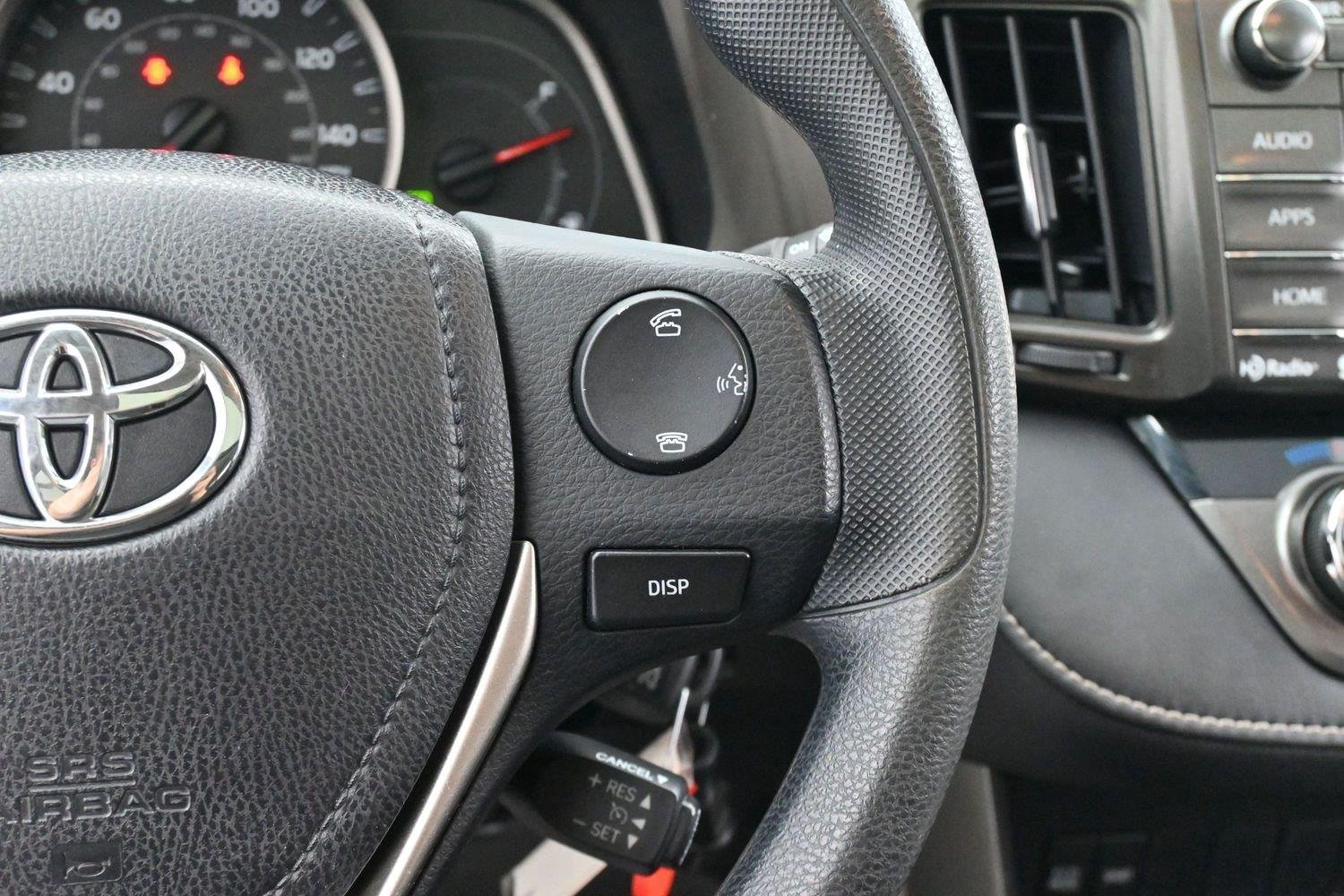 Used 2015 Super White Toyota XLE image 15
