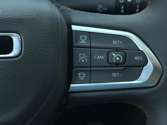 Used 2025 White Jeep Trailhawk image 32