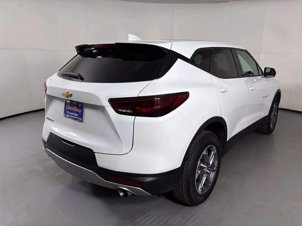 Used 2025 White Chevrolet LT image 8