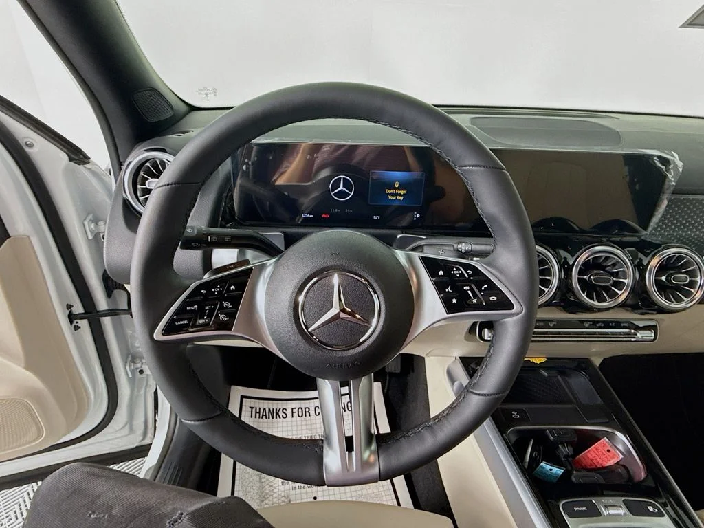 Certified Used 2025 Polar White Mercedes-Benz GLB 250 image 11