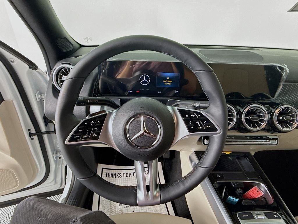 Used 2025 White Mercedes-Benz GLB 250 image 11