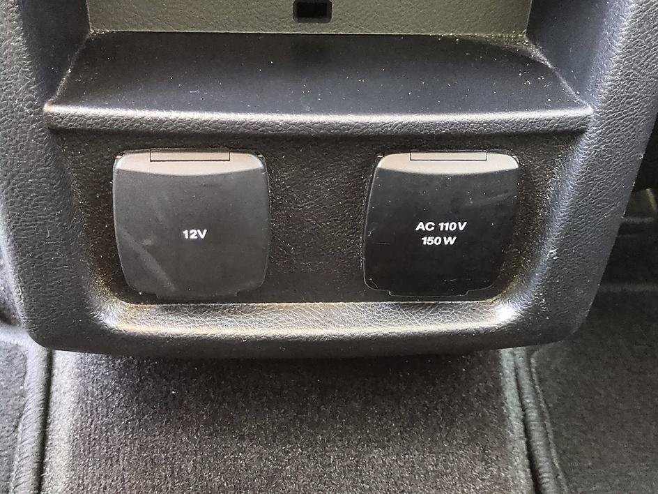Used 2020 Black Ford SEL image 31