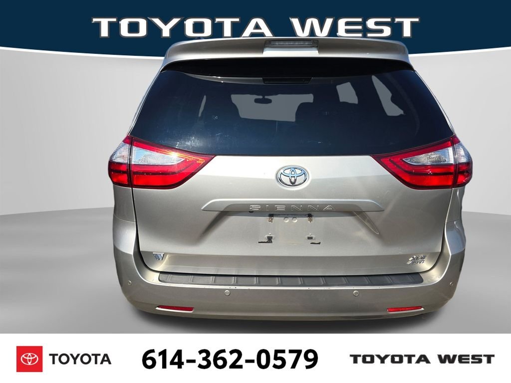 Used 2017  Toyota XLE image 7