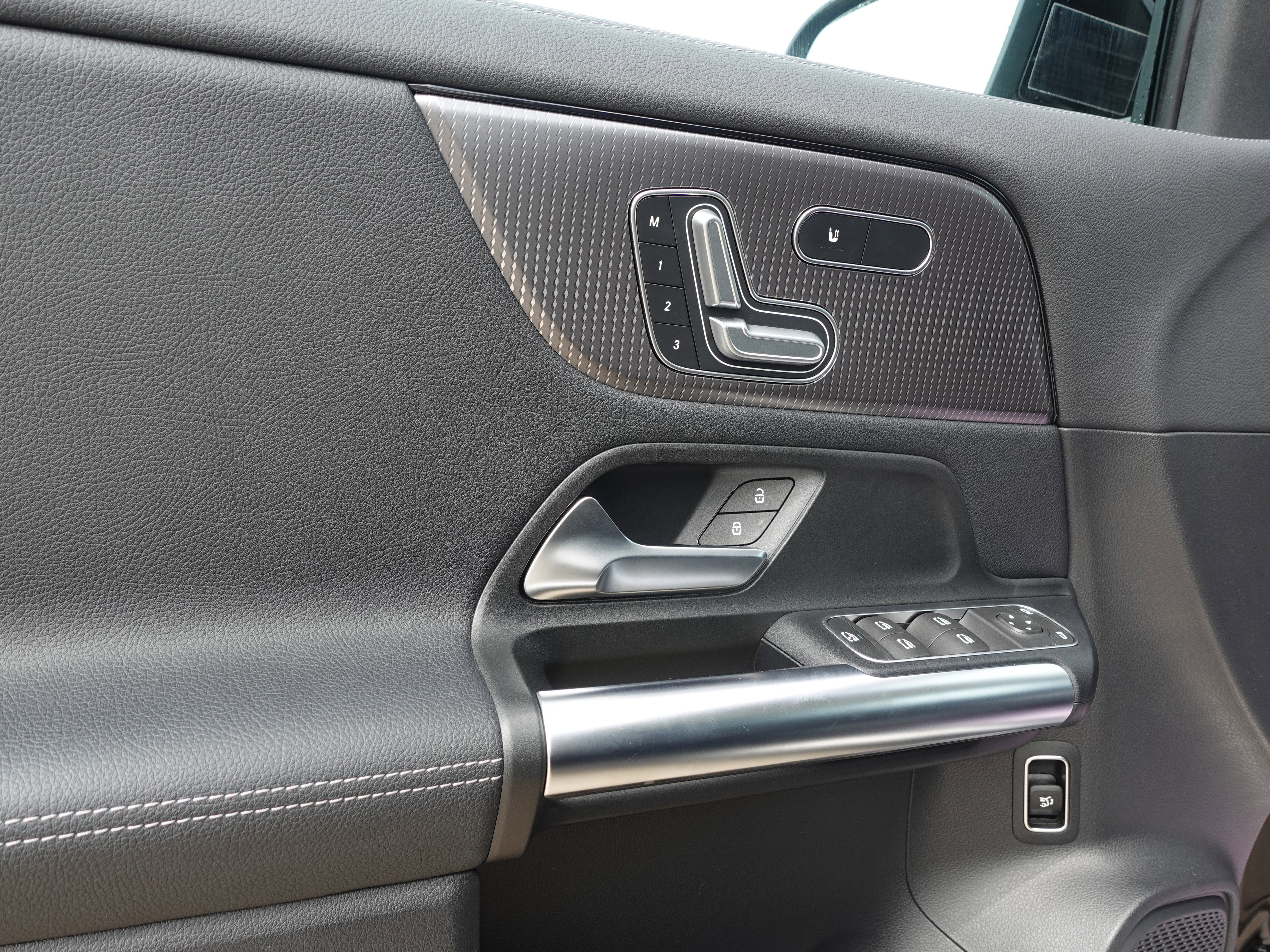 2021 Mercedes-Benz GLA GLA250 - Photo 6