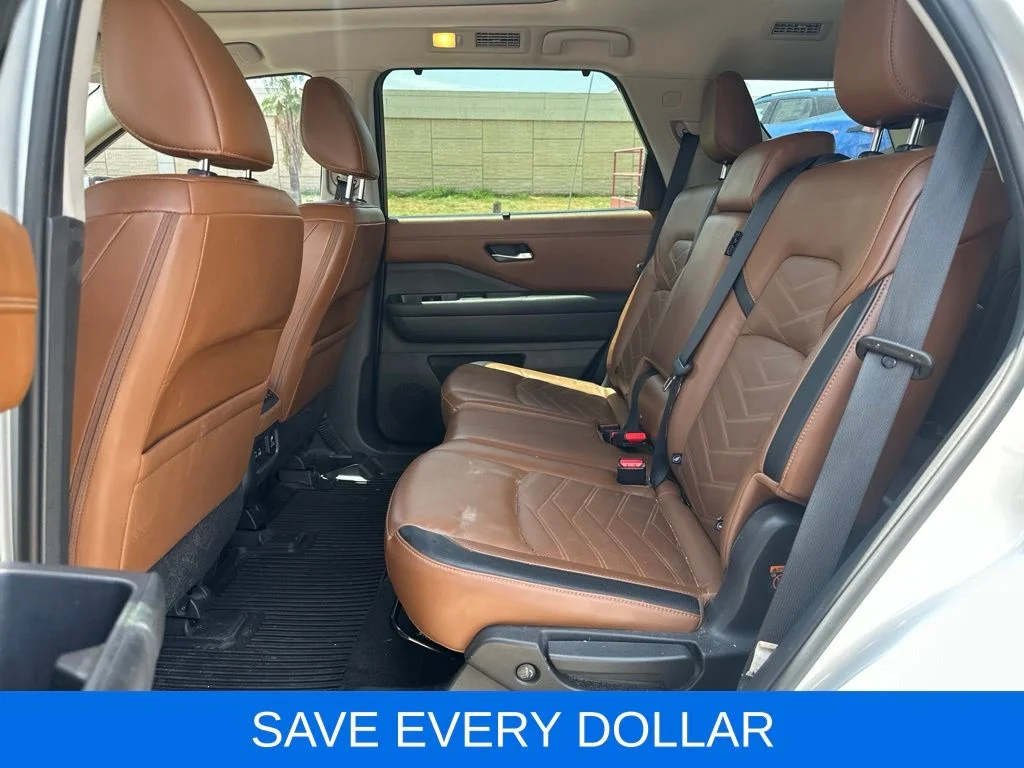 Used 2023 Silver Nissan Platinum image 18