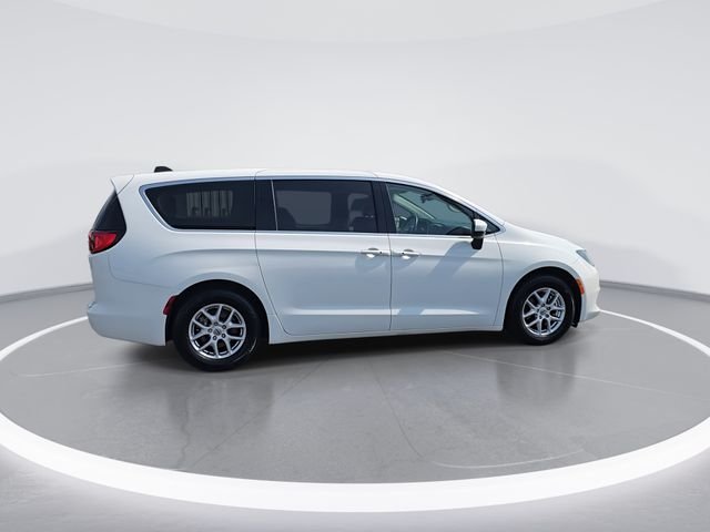 Used 2023 White Chrysler LX image 9