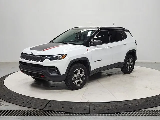 Used 2022 White Jeep Trailhawk image 3