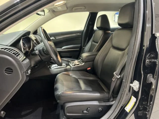 2019 Chrysler 300 Touring - Photo 17