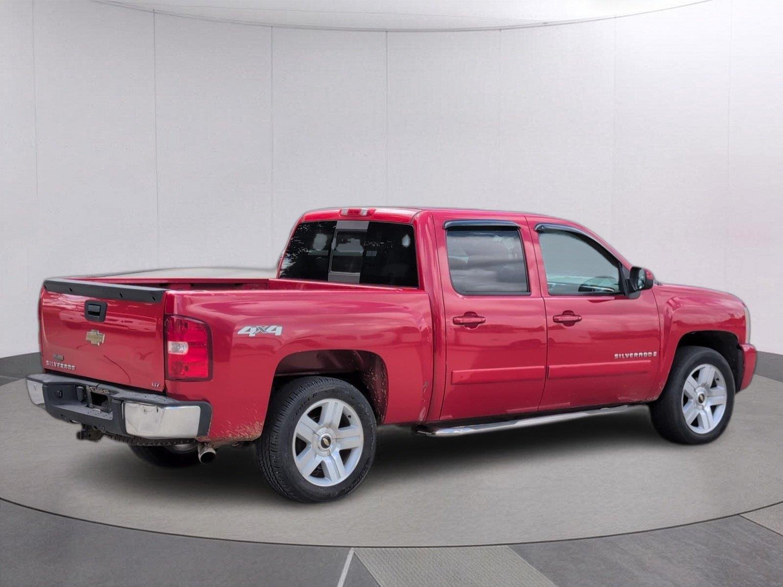 Used 2008 VICTORY RED Chevrolet LTZ image 6