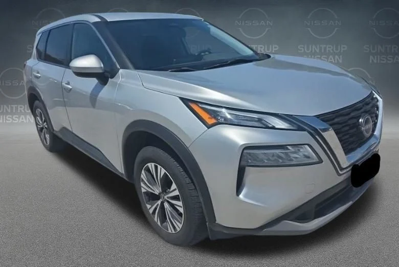 Used 2023 Silver Nissan SV image 33