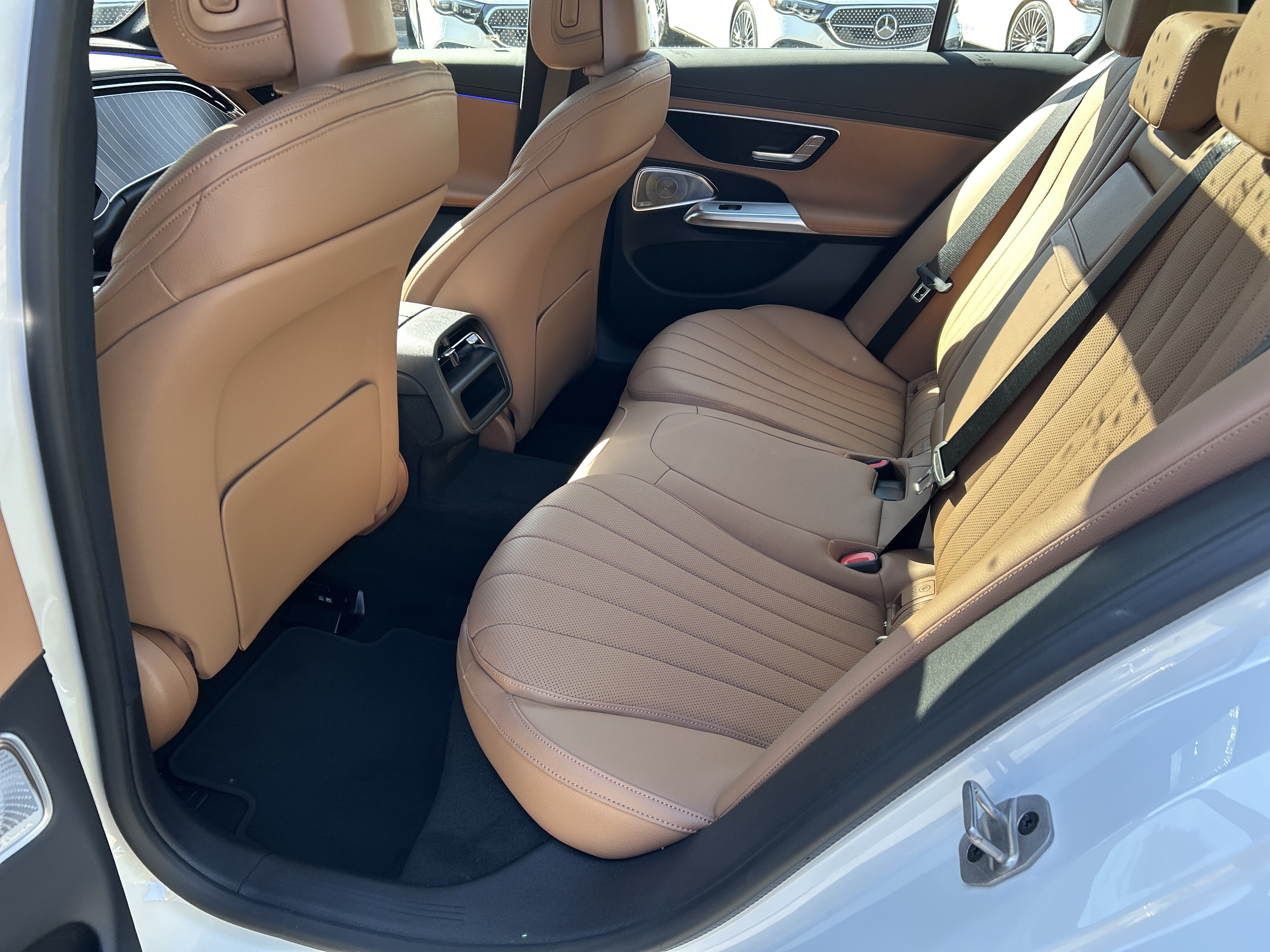 New 2026 MANUFAKTUR Moonlight White Metallic Mercedes-Benz E 450 4MATIC® Sedan image 36