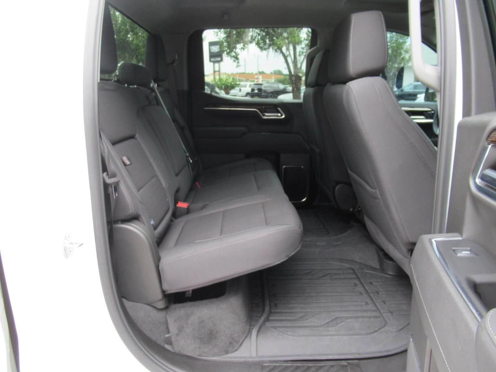Used 2024 Summit White GMC Elevation image 31