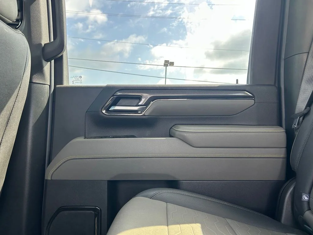 Used 2025 Gray Chevrolet ZR2 image 29
