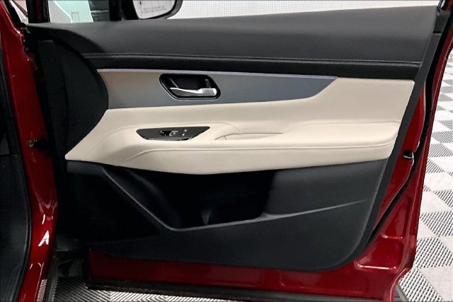 New 2025 Scarlet Ember Tintcoat/Super Black Nissan SL image 37