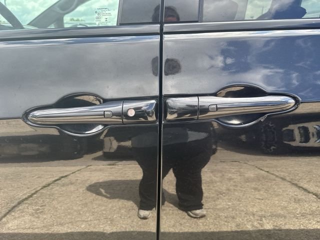 Used 2018 Black Chrysler Limited image 50