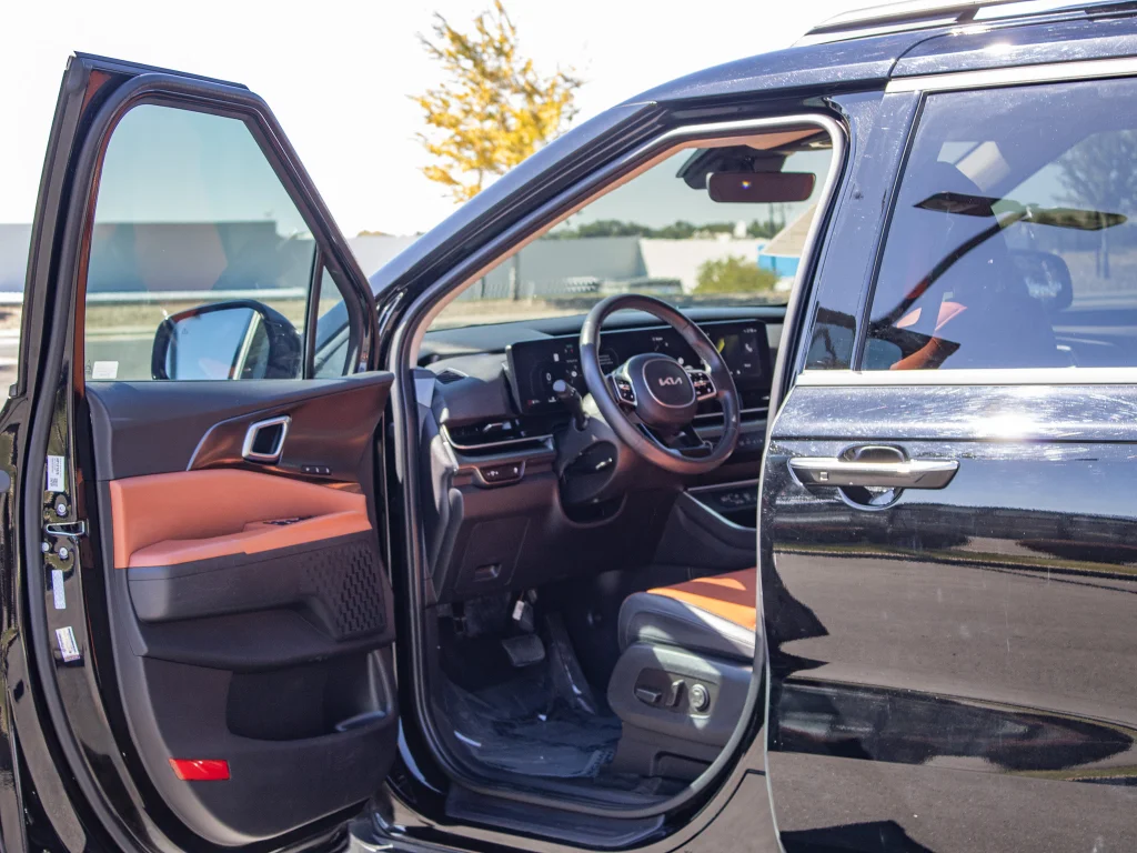Used 2025 Aurora Black Pearl Kia SX image 25