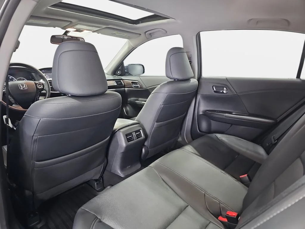 Used 2017  Honda EX-L image 13