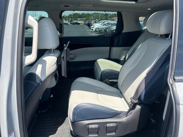 Used 2025 White Kia SX Prestige image 14