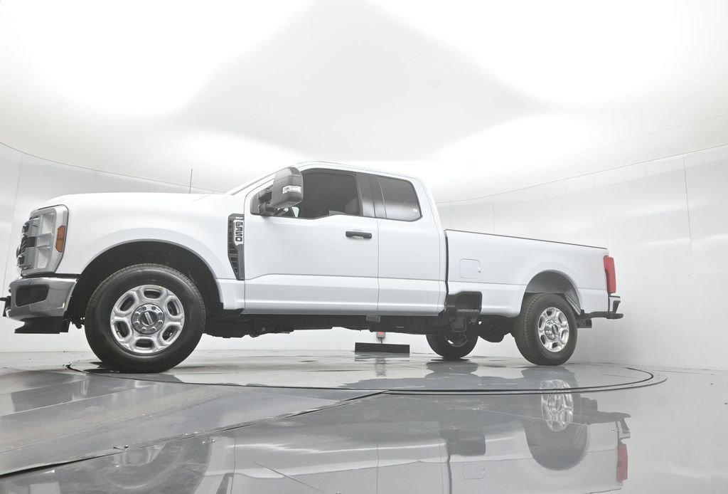 New 2026 Oxford White Ford XLT image 48