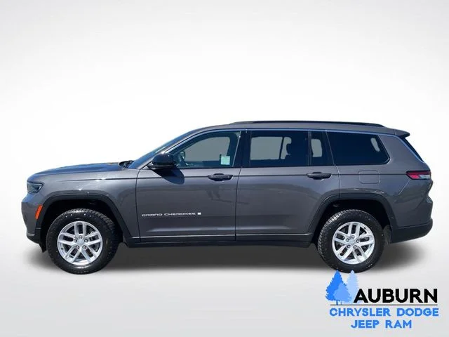 Used 2024 Gray Jeep Laredo image 4