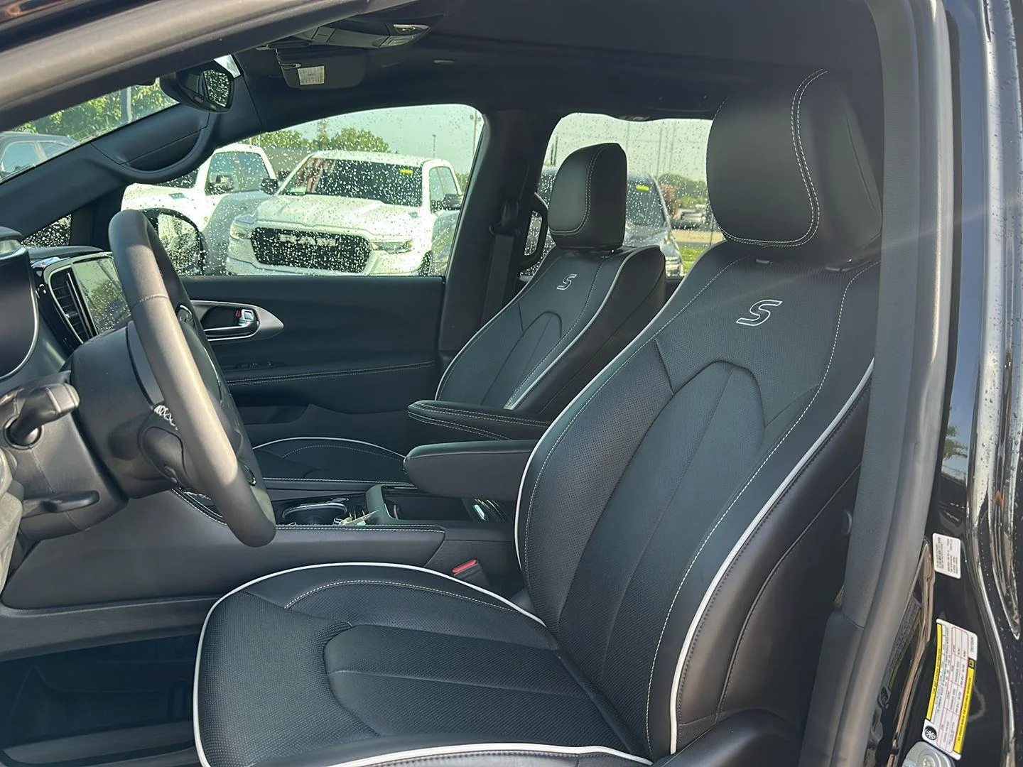2026 Chrysler Pacifica Limited - Photo 11