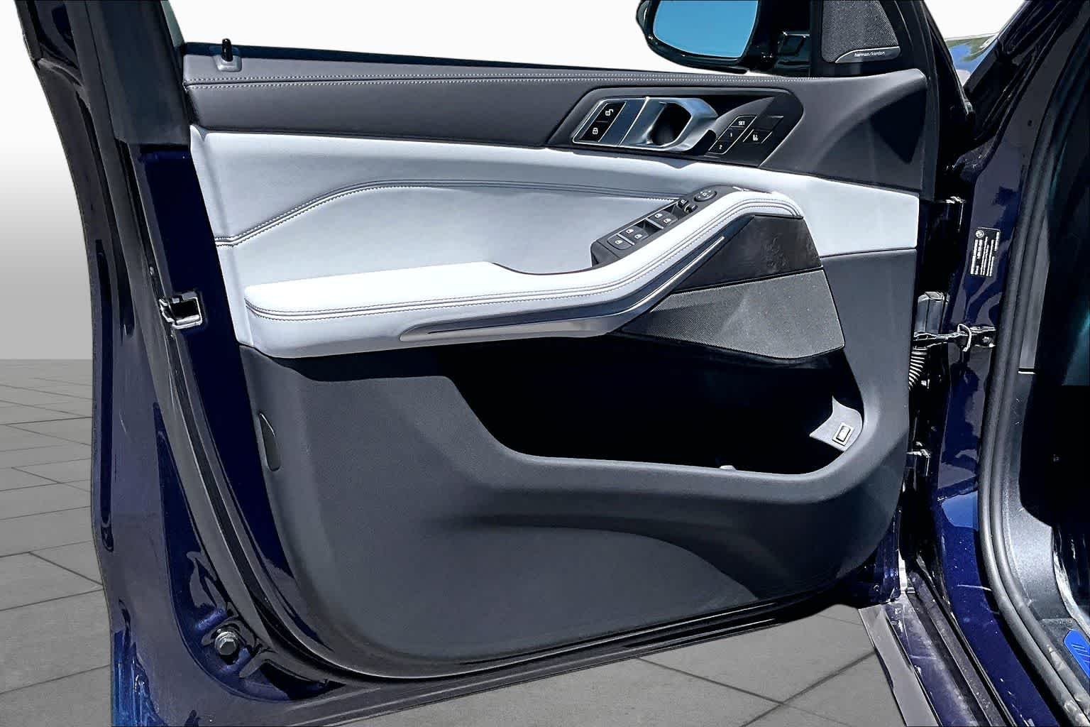 New 2026 Tanzanite Blue II Metallic BMW xDrive50e image 10