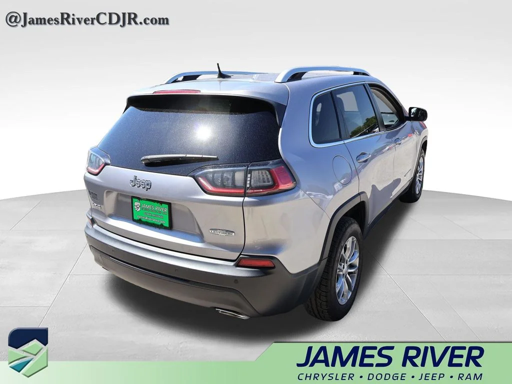 Used 2021 Silver Jeep Latitude Lux image 5