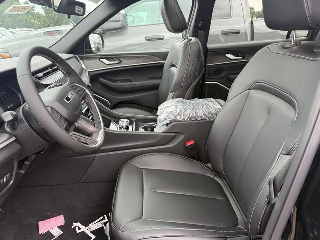 New 2026 Diamond Black Crystal Pearlcoat Jeep Limited image 12