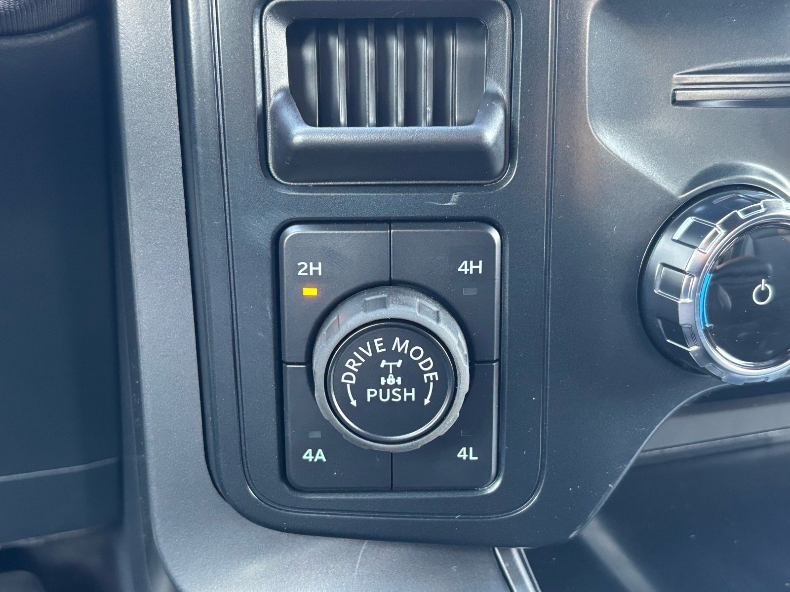 New 2026 Avalanche Ford Lariat® image 15