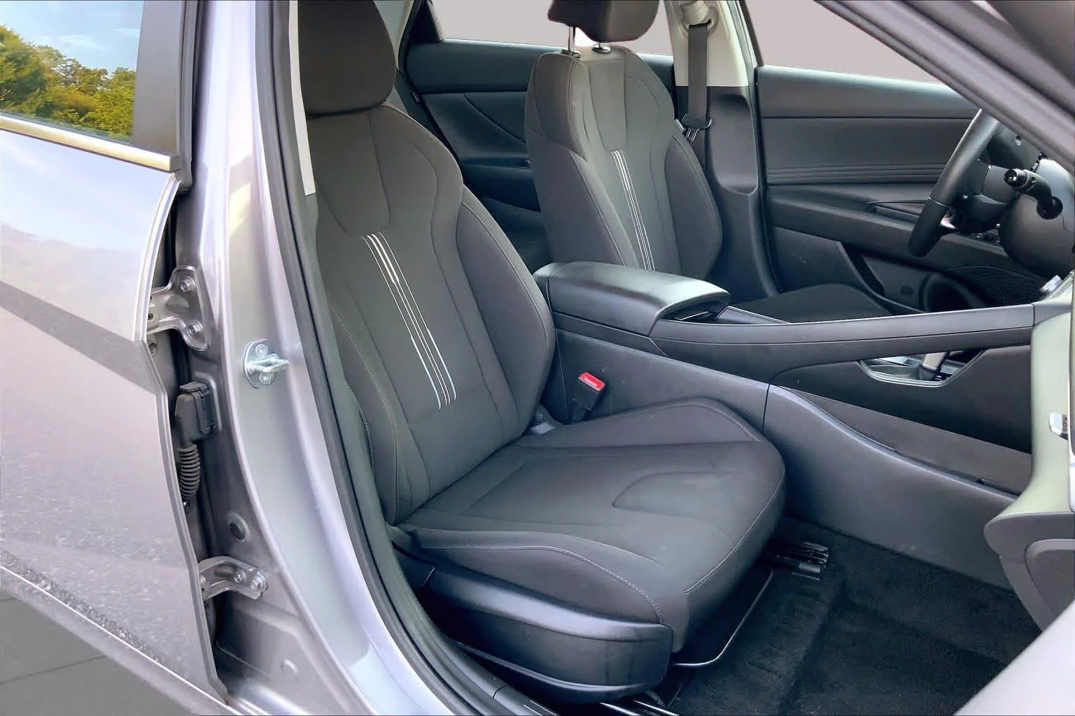 Used 2025 Fluid Metal Hyundai SEL Convenience image 8