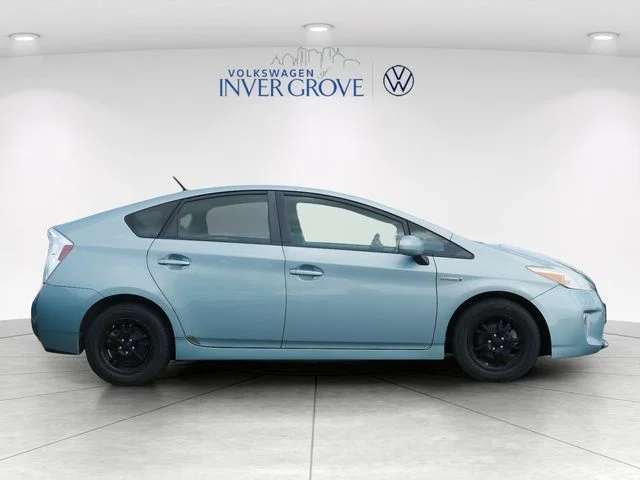 Used 2013 Pearl Toyota Three image 8