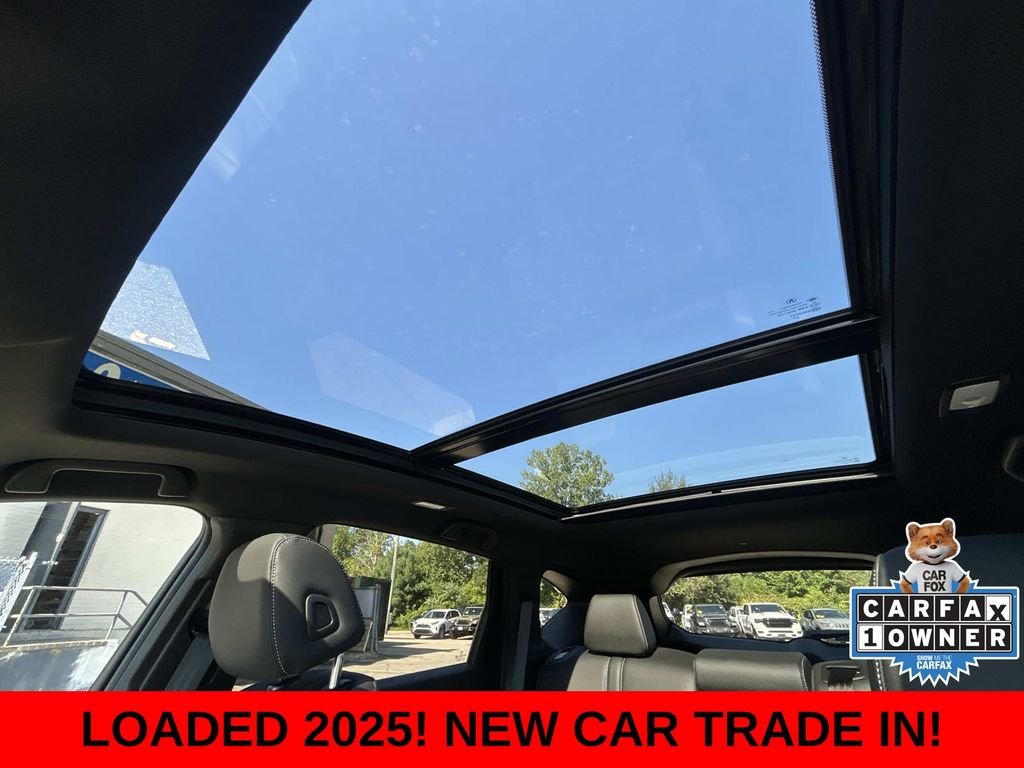 Used 2025  Acura Base image 34