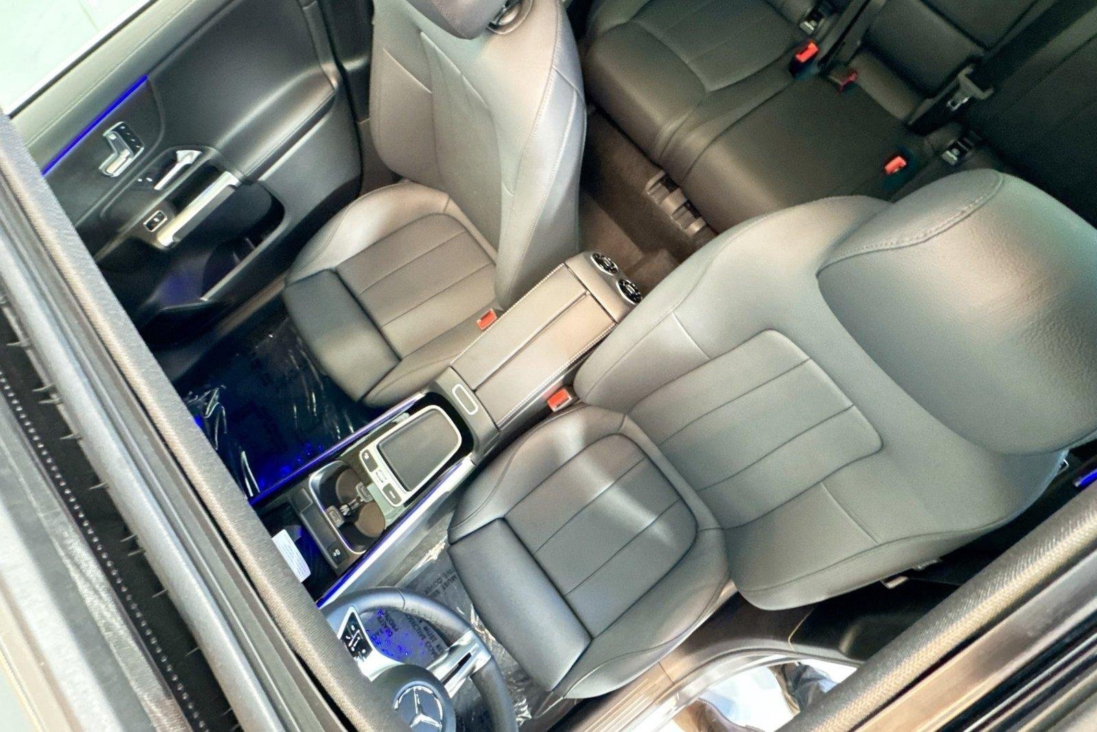 New 2026 Mountain Grey Metallic Mercedes-Benz GLB 250 image 19