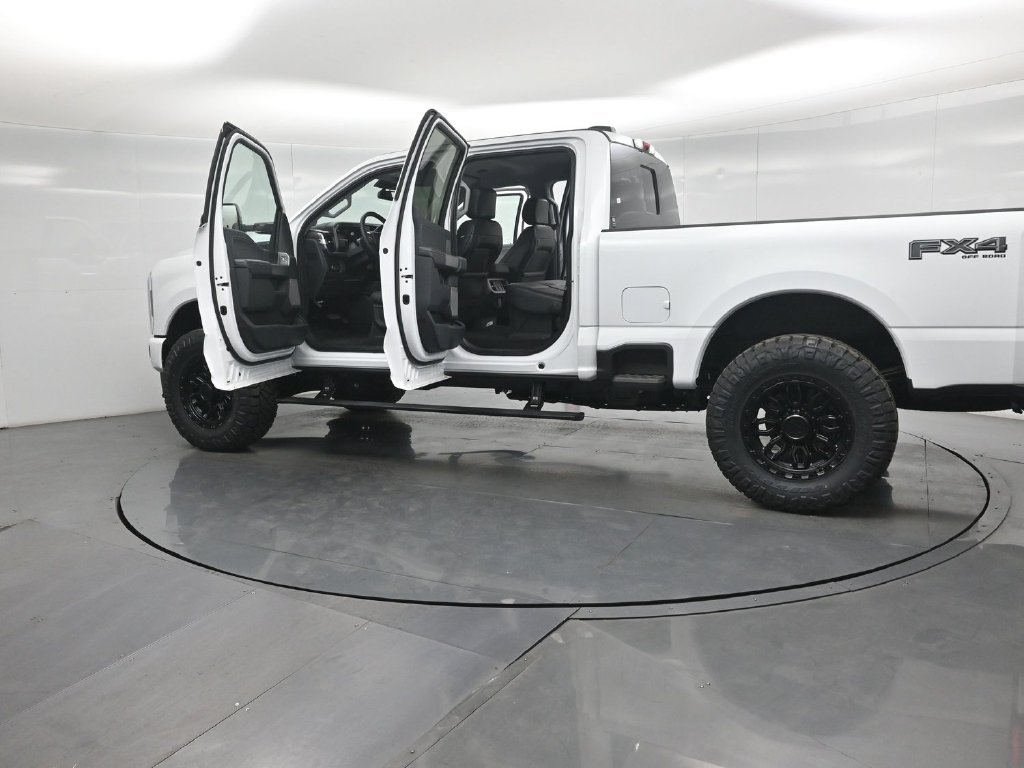 New 2026 Oxford White Ford Lariat image 32