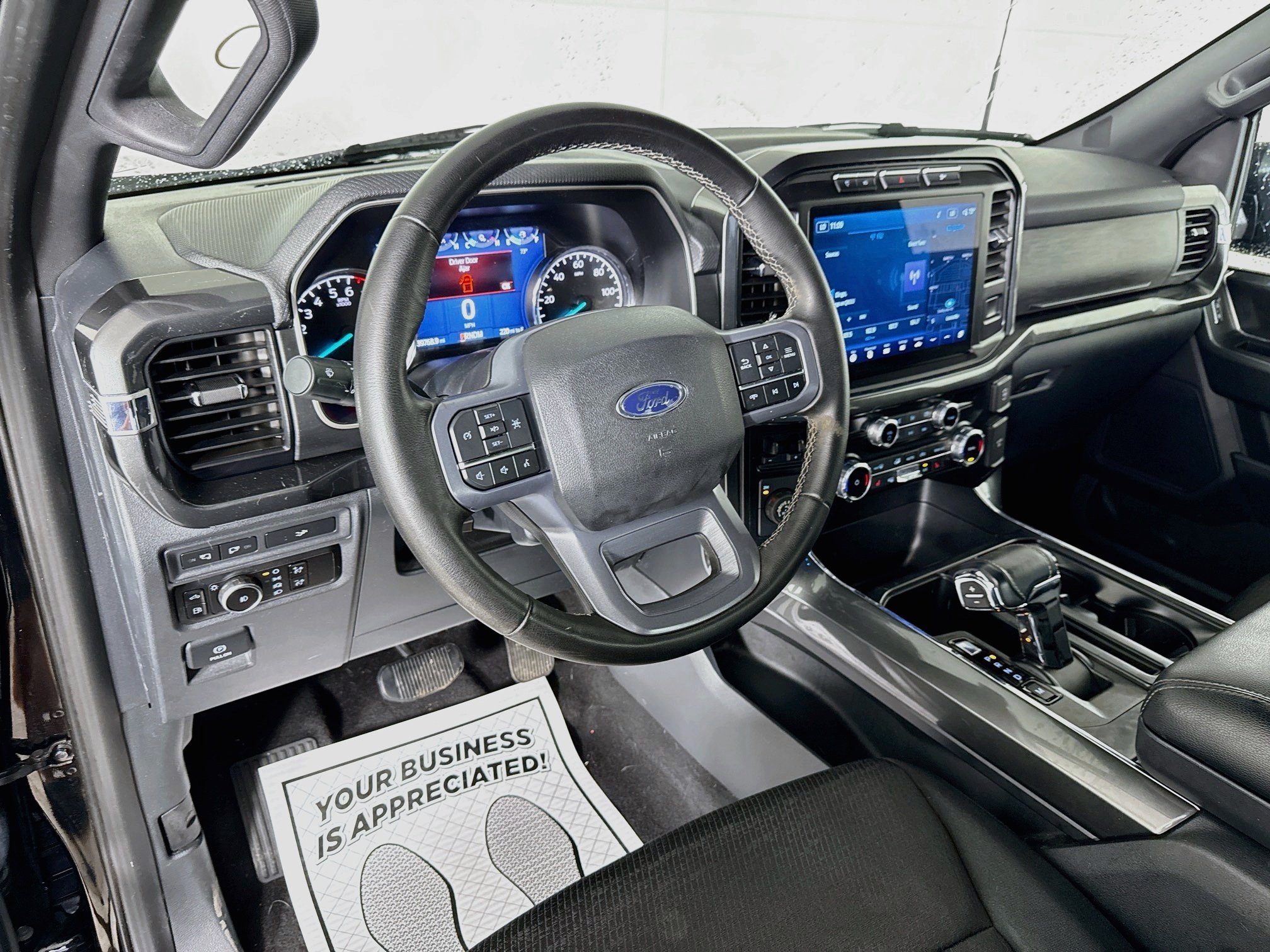 Used 2023 Agate Black Metallic Ford XLT image 9