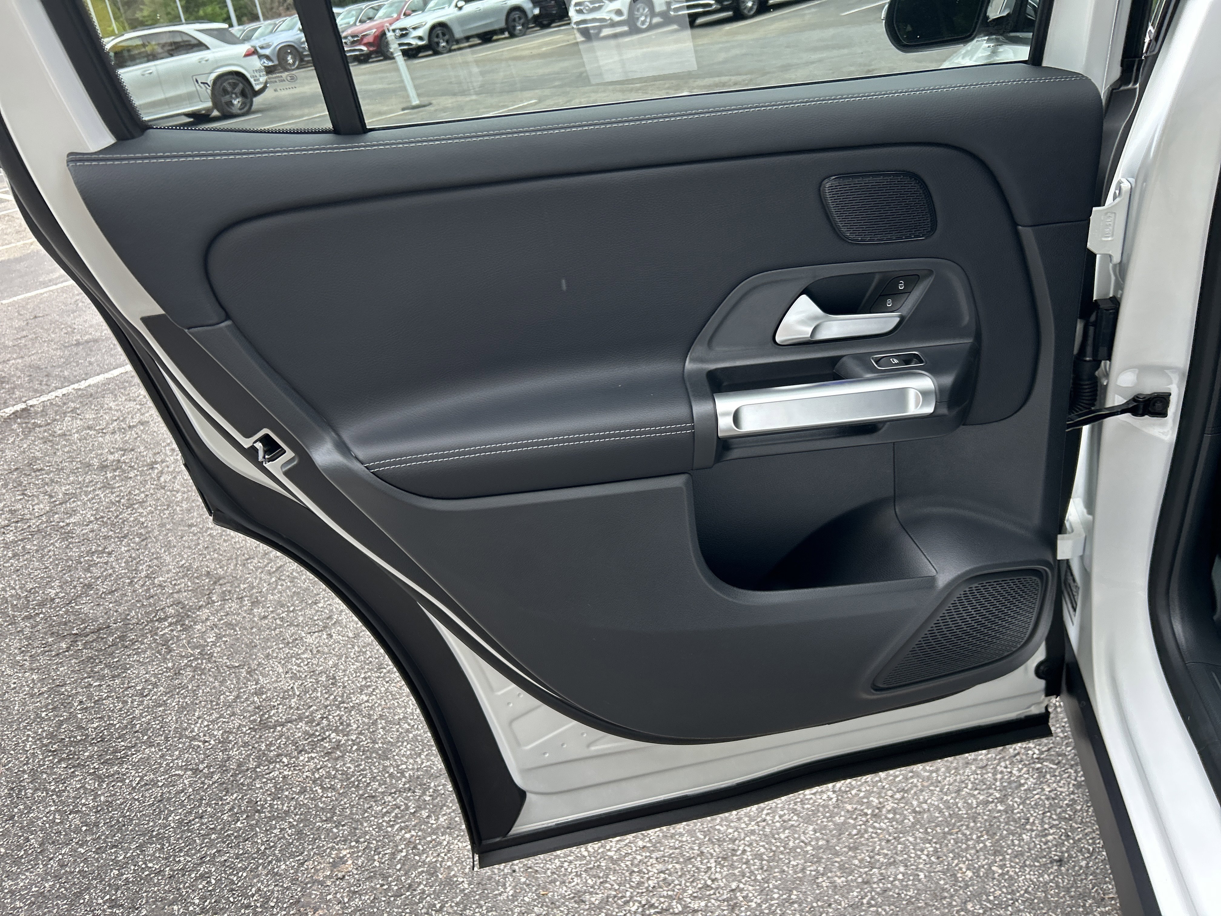 New 2026 Polar White Mercedes-Benz GLB 250 4MATIC® SUV image 19