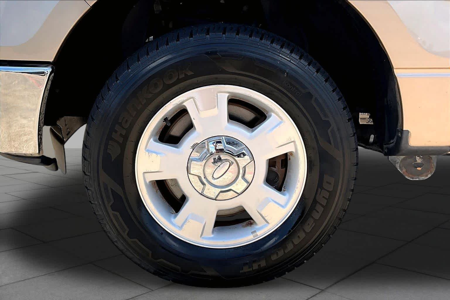 Used 2012 Pale Adobe Metallic Ford XLT image 11