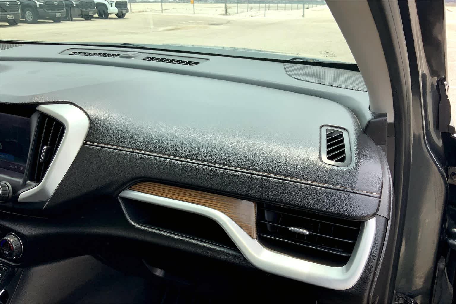 Used 2018 Graphite Gray Metallic GMC SLE image 18