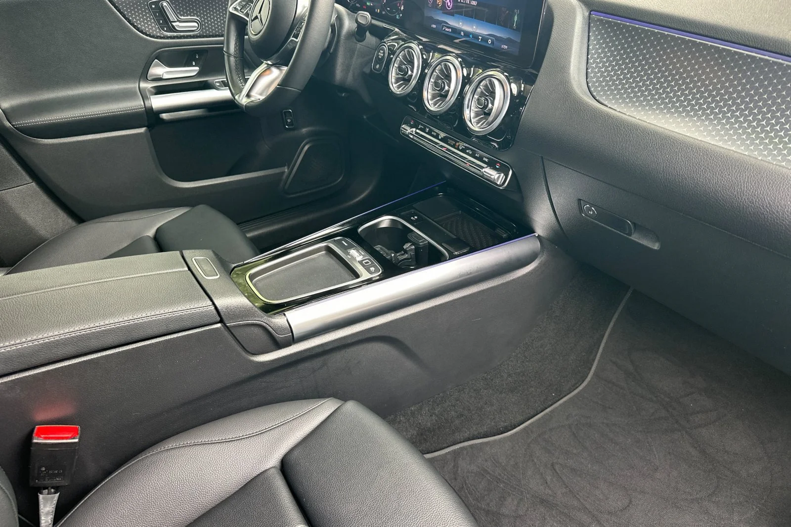 Used 2025 Black Mercedes-Benz GLA 250 image 21