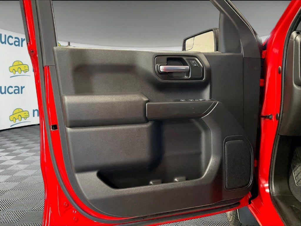 Used 2023 Red Chevrolet Custom image 9