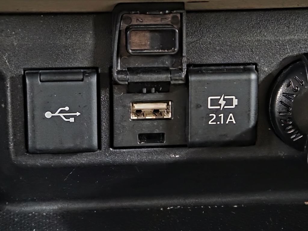 Used 2021  Toyota Limited image 33