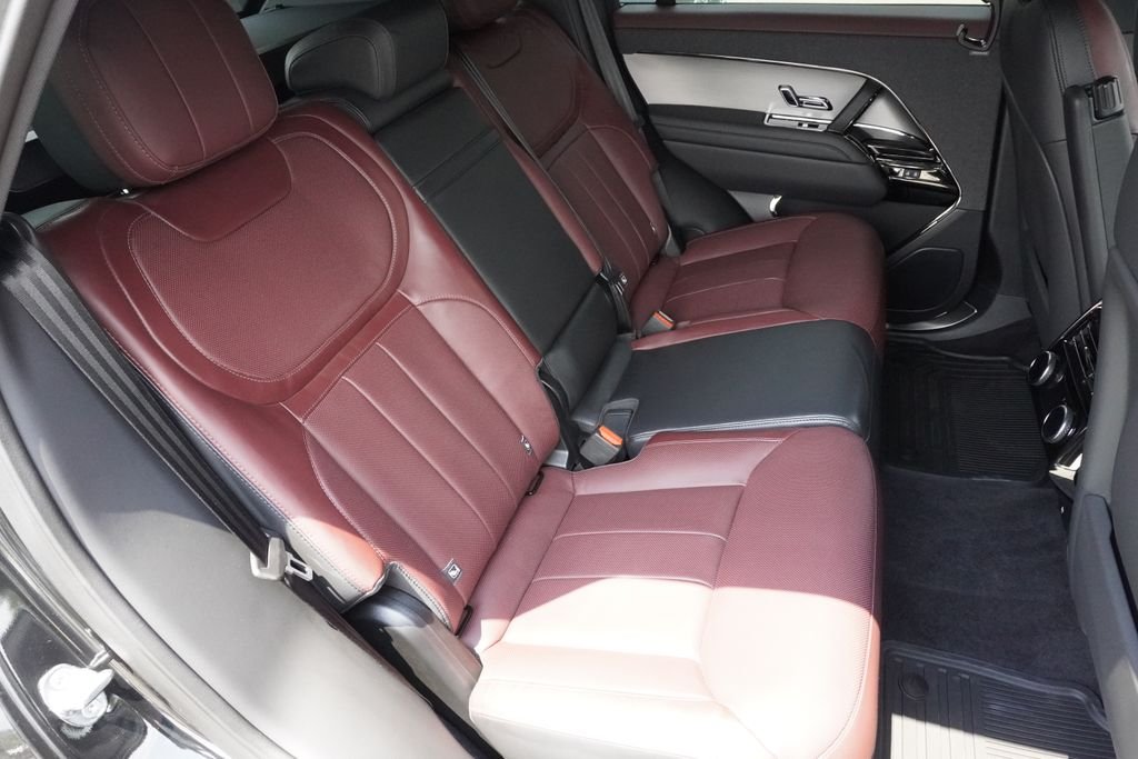 New 2026 Santorini Black Land Rover Dynamic SE image 27