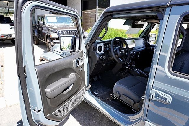 New 2025 Anvil Clear-Coat Exterior Paint Jeep Sport S image 44