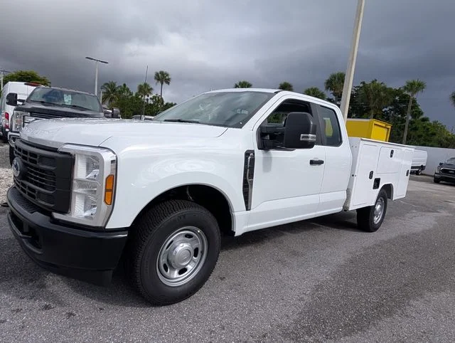 New 2026 Oxford White Ford F-350® XL image 3