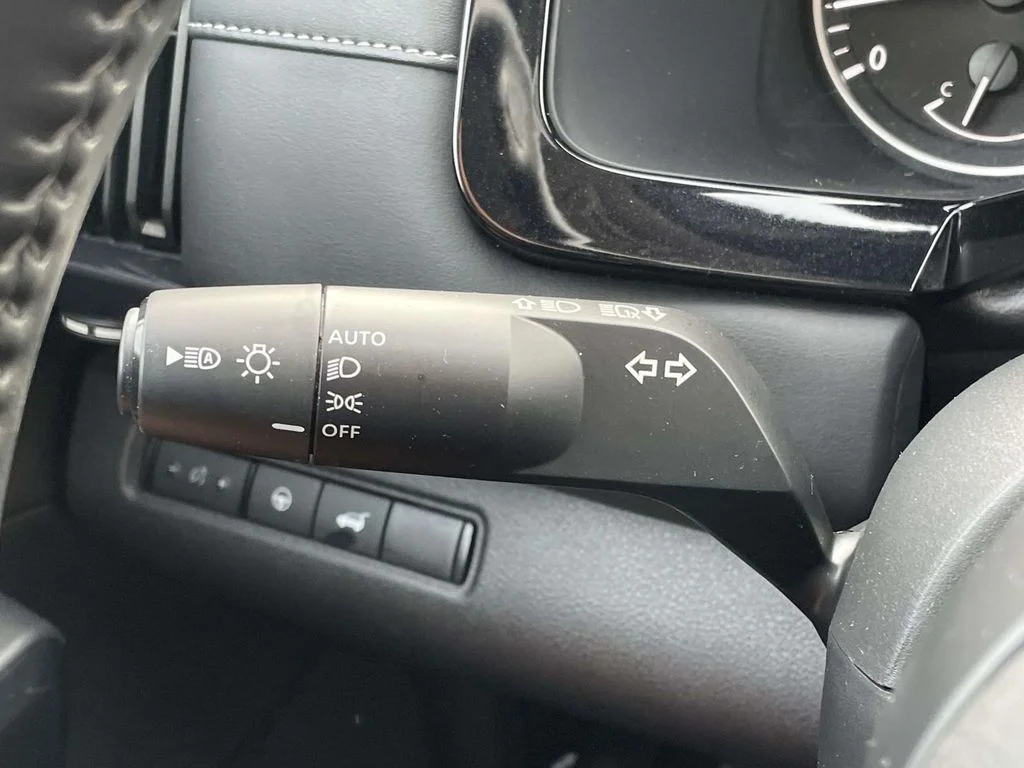 2025 Nissan Pathfinder SV - Photo 12
